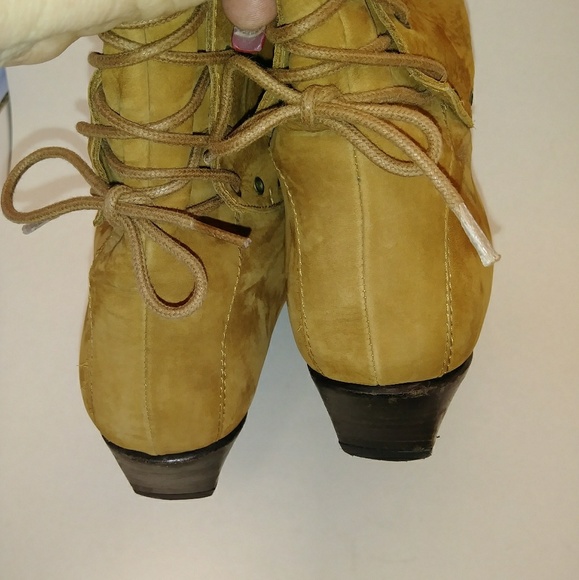 Stuart Weitzman suede booties. Quality! Sz8 - Picture 3 of 6